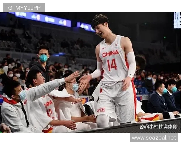 齐麟：从篮球新星到职业生涯的璀璨之路，探索他的成长与挑战